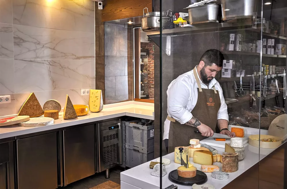 poncelet-tienda-de-quesos-madrid_chef-carlos-sierra_archipielago-gourmet