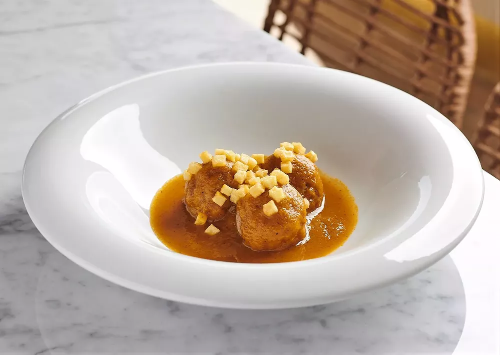 restaurante-la-honorable-lanzarote-golf_albondigas-con-papas_archipielago-gourmet