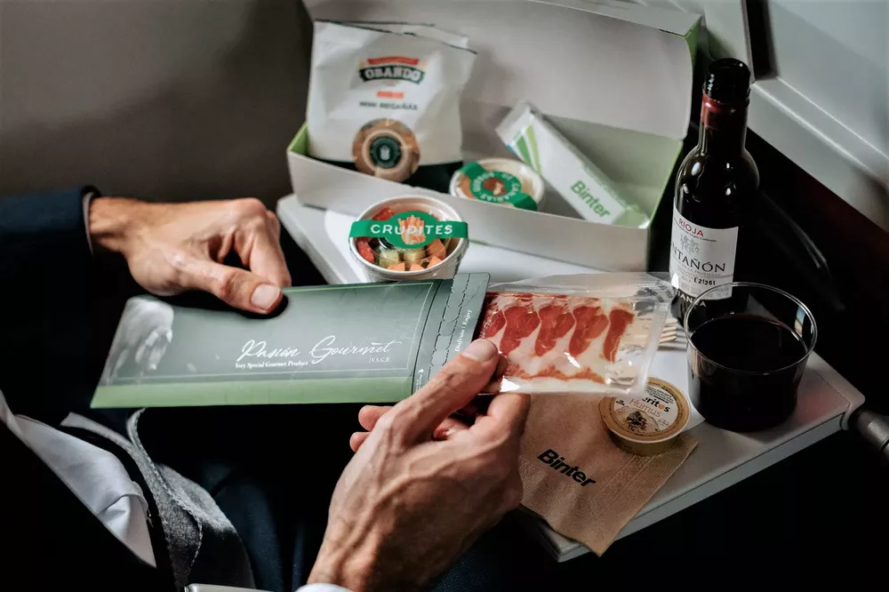 binter-inaugura-vuelo-directo-canarias-con-granada_aperitivo-gourmet-a-bordo_archipielago-gourmet